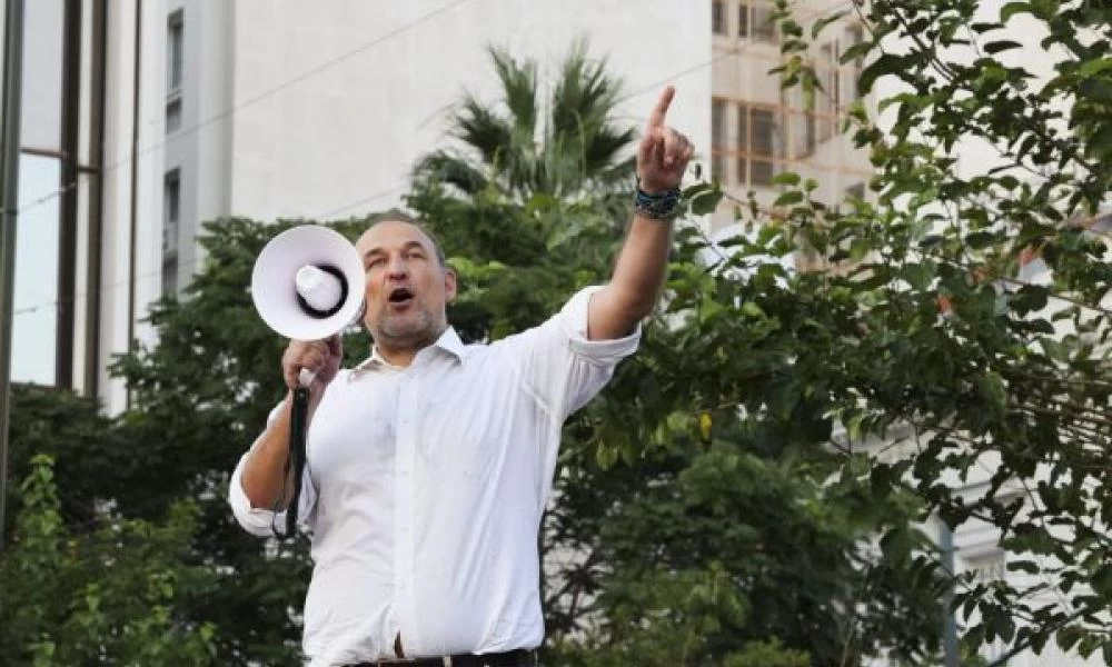 Βόβολης: Ο αρνητής γιατρός που οργάνωσε την συγκέντρωση στην Ομόνοια